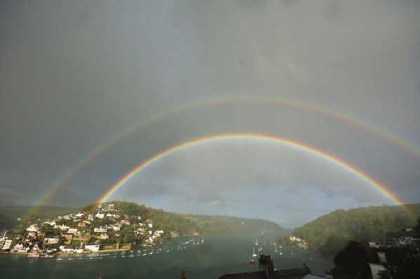 18 May 2015 - 19-06-04.jpg
One of many, many double rainbows I have seen and snapped over the riverDart at Dartmouth.
#DoubleRainbowDartmouth #RainbowRiver